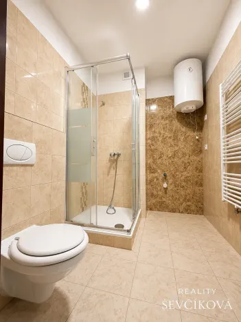 Pronájem bytu 1+kk, Holice, náměstí T. G. Masaryka, 28 m2