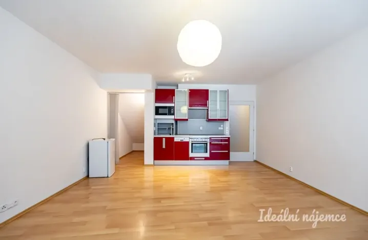 Pronájem bytu 1+kk, Praha - Vysočany, Skloněná, 44 m2