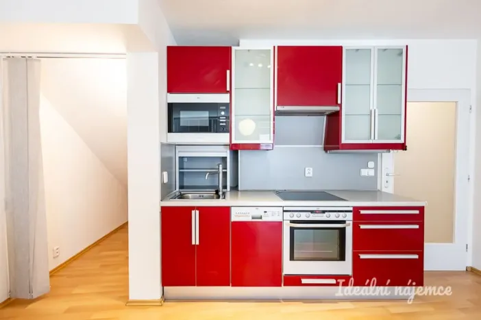 Pronájem bytu 1+kk, Praha - Vysočany, Skloněná, 44 m2