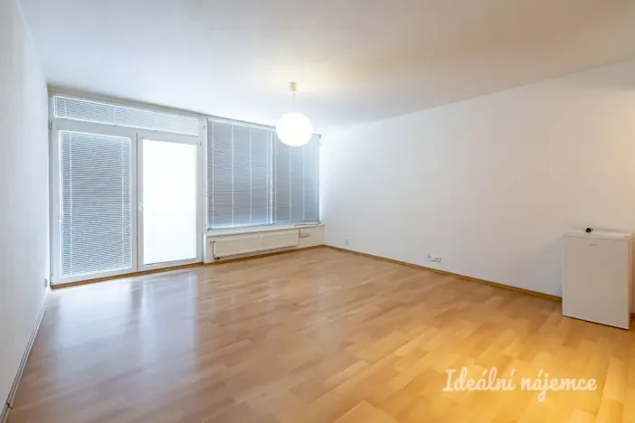 Pronájem bytu 1+kk, Praha - Vysočany, Skloněná, 44 m2