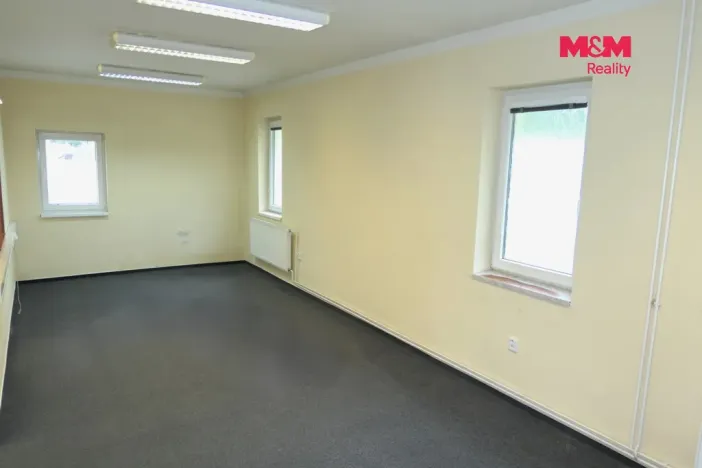 Pronájem kanceláře, Králův Dvůr, V Lukách, 200 m2