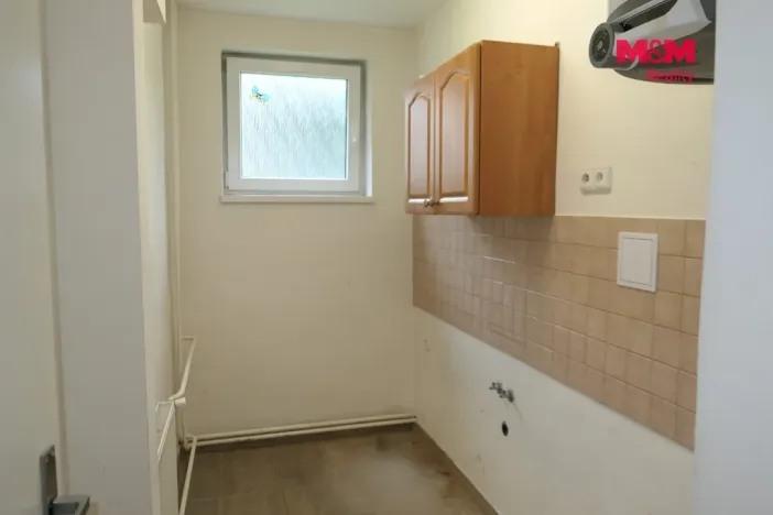 Pronájem kanceláře, Králův Dvůr, V Lukách, 200 m2