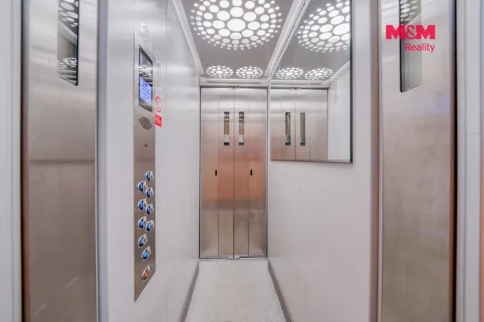 Prodej bytu 3+1, Karlovy Vary, Svatošská, 82 m2