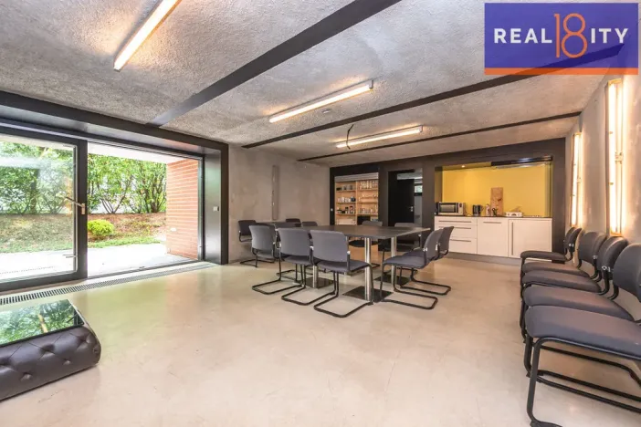 Pronájem kanceláře, Praha, U Hadovky, 400 m2