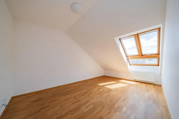 Pronájem bytu 4+1, Praha - Smíchov, Štefánikova, 147 m2