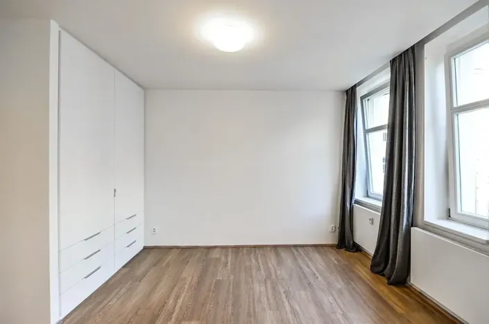 Pronájem bytu 1+kk, Praha - Vinohrady, Lucemburská, 30 m2