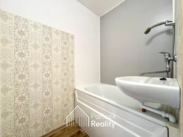 Pronájem bytu 1+kk, Náchod, Běloveská, 30 m2
