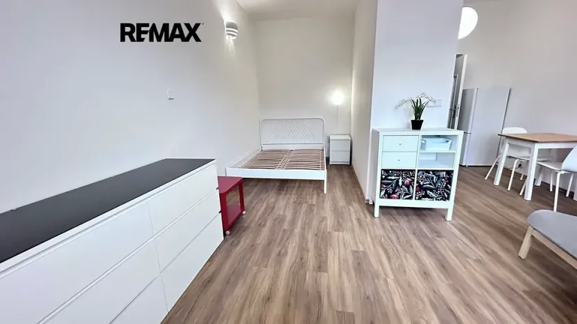 Pronájem bytu 1+kk, Praha - Strašnice, V olšinách, 38 m2