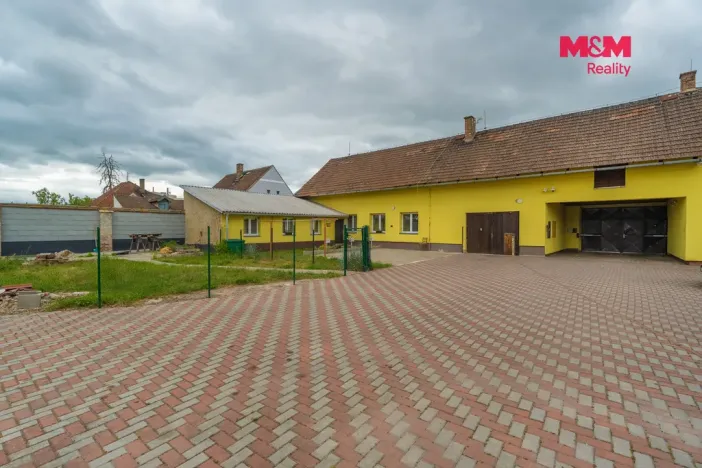 Prodej činžovního domu, Černčice, Husova, 732 m2