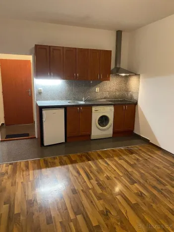 Pronájem bytu 1+kk, Praha - Vysočany, Freyova, 30 m2