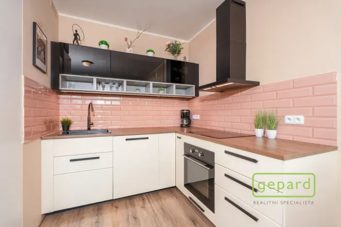 Prodej bytu 2+kk, Praha, Zimova, 63 m2