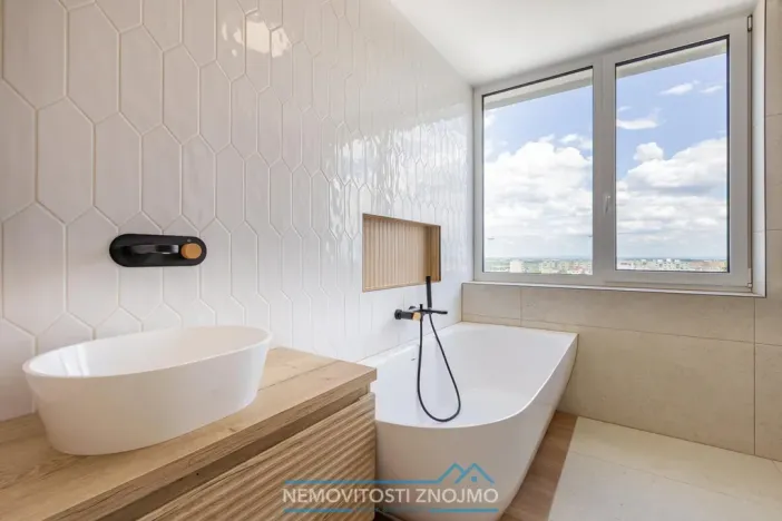Prodej atypického bytu, Znojmo, Jarošova, 235 m2