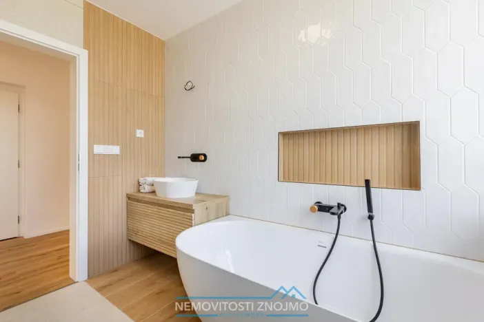 Prodej atypického bytu, Znojmo, Jarošova, 235 m2