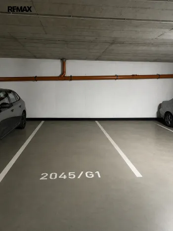 Pronájem garážového stání, Praha - Vysočany, Poděbradská, 15 m2