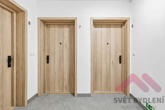Pronájem bytu 1+kk, Praha - Modřany, Komořanská, 37 m2