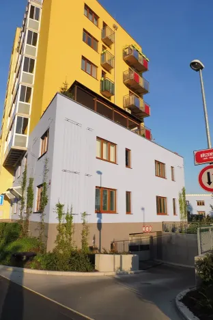 Pronájem garážového stání, Praha - Libeň, Březenská, 13 m2