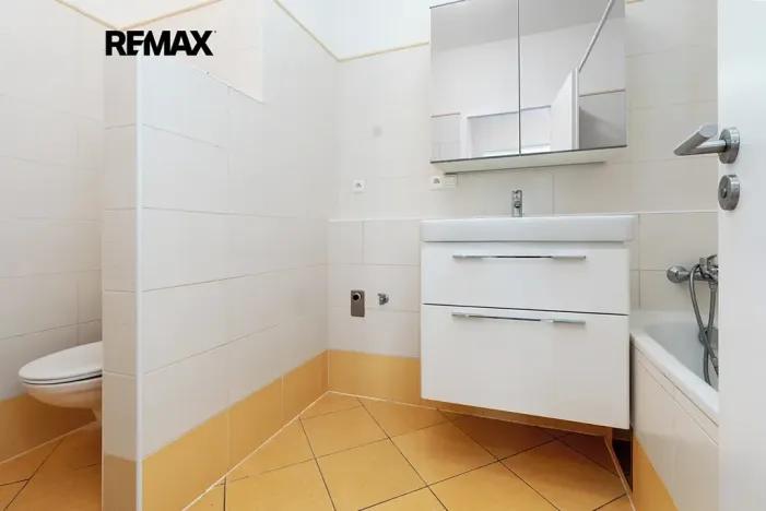 Pronájem bytu 3+kk, Zbuzany, Lomená, 72 m2