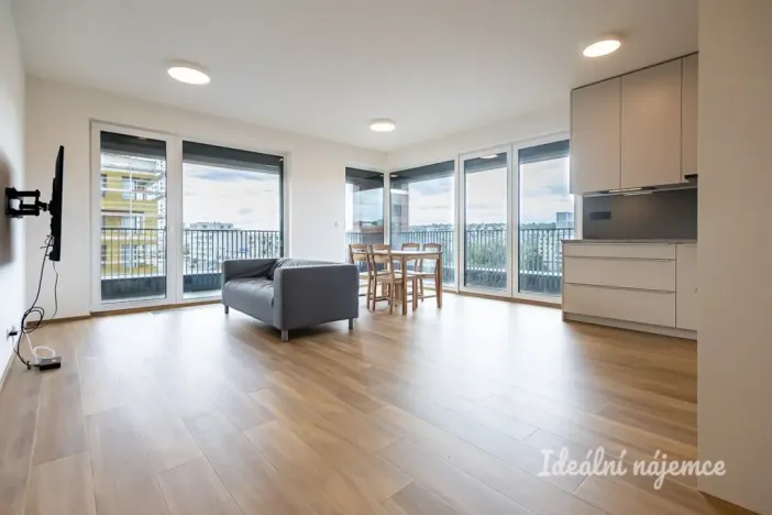 Pronájem bytu 2+kk, Praha - Hloubětín, Poděbradská, 64 m2