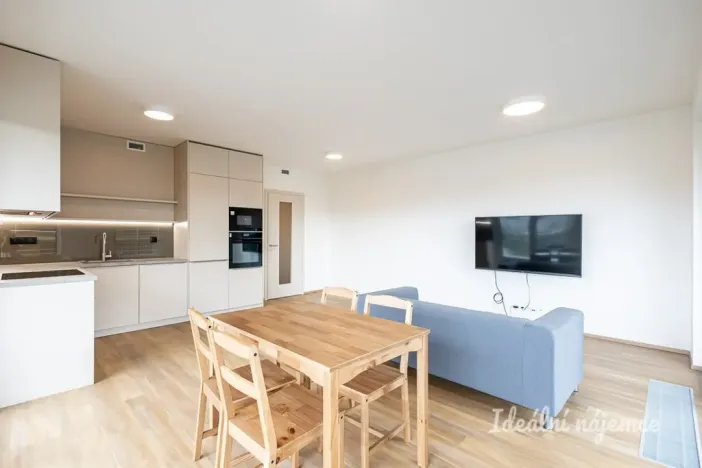 Pronájem bytu 2+kk, Praha - Hloubětín, Poděbradská, 64 m2