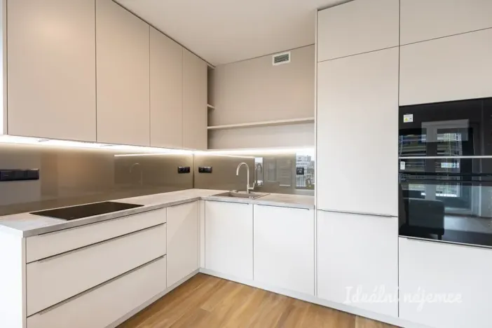 Pronájem bytu 2+kk, Praha - Hloubětín, Poděbradská, 64 m2
