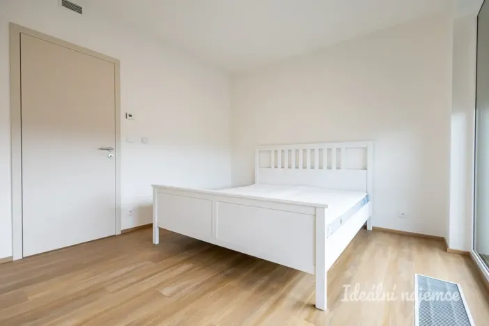 Pronájem bytu 2+kk, Praha - Hloubětín, Poděbradská, 64 m2