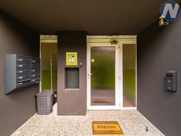 Prodej komerční nemovitosti, Chroboly, 21 m2