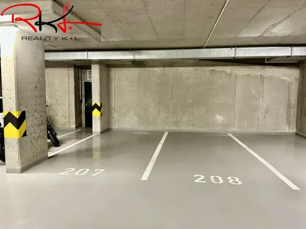Pronájem garážového stání, Praha, Kardausova, 14 m2