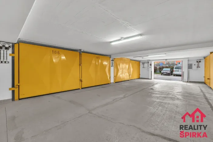Prodej garáže, Praha - Řepy, Makovského, 18 m2