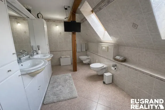 Prodej rodinného domu, Nový Bor - Janov, 219 m2
