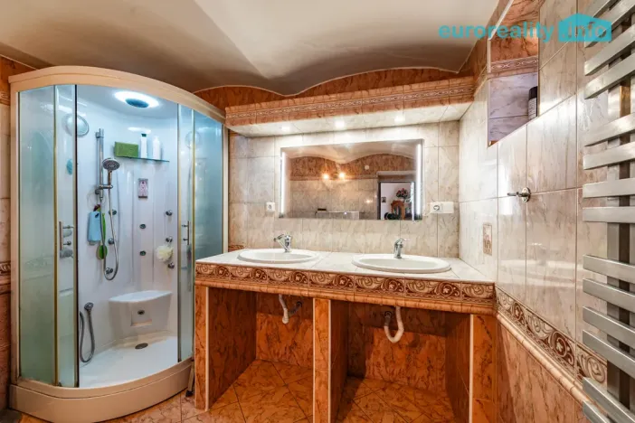 Prodej rodinného domu, Teplá - Horní Kramolín, 250 m2