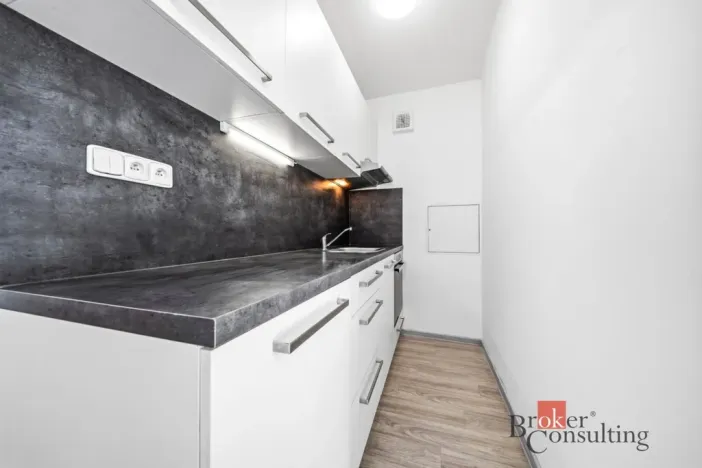 Pronájem bytu 2+kk, Hradec Králové - Pražské Předměstí, Veverkova, 32 m2