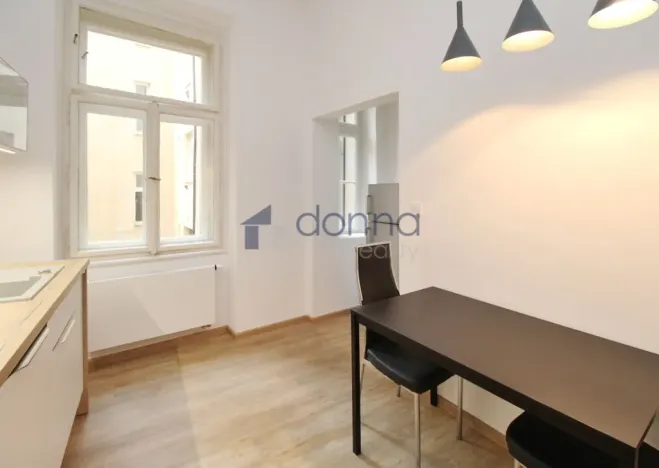 Pronájem bytu 2+1, Praha, Navrátilova, 56 m2