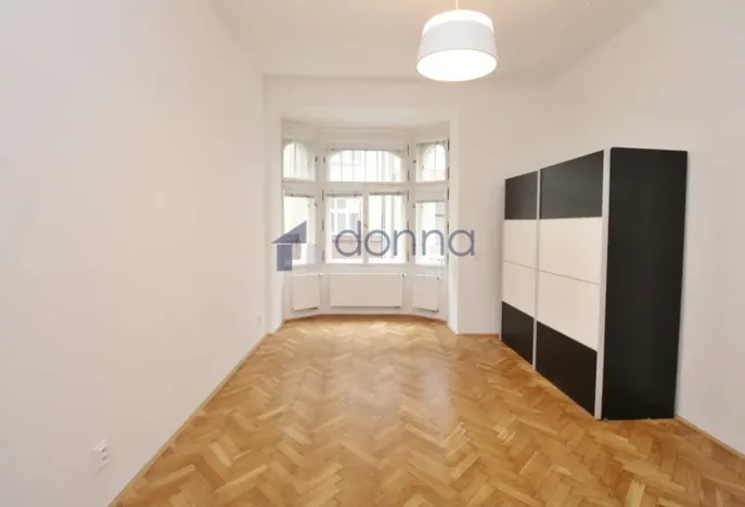 Pronájem bytu 2+1, Praha, Navrátilova, 56 m2