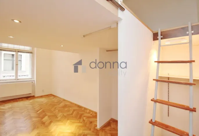 Pronájem bytu 2+1, Praha, Navrátilova, 56 m2