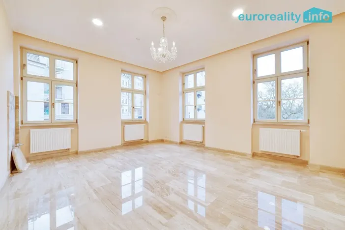 Pronájem obchodního prostoru, Karlovy Vary, Zámecký vrch, 20 m2