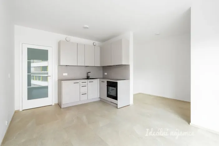 Pronájem bytu 1+kk, Praha - Smíchov, Plzeňská, 29 m2
