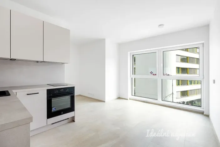 Pronájem bytu 1+kk, Praha - Smíchov, Plzeňská, 29 m2