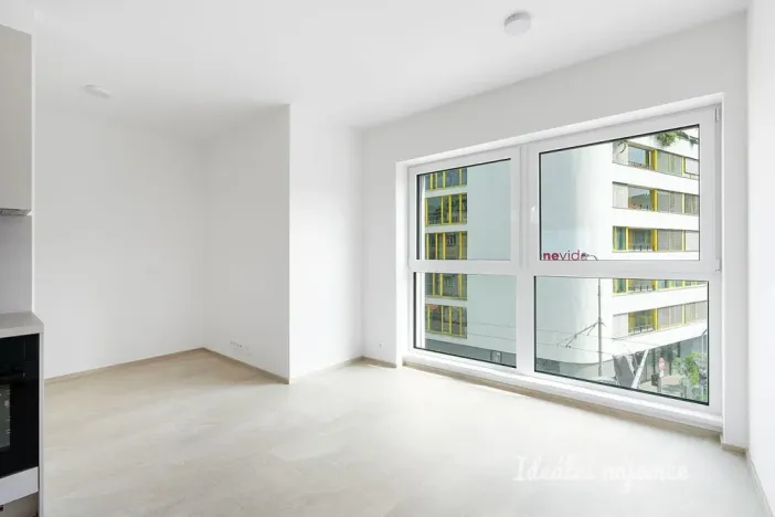 Pronájem bytu 1+kk, Praha - Smíchov, Plzeňská, 29 m2