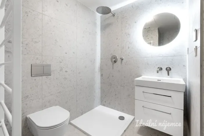 Pronájem bytu 1+kk, Praha - Smíchov, Plzeňská, 29 m2