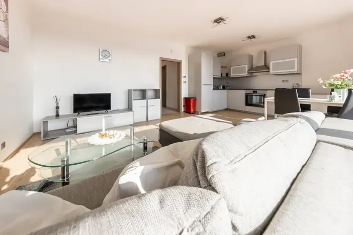 Pronájem bytu 2+kk, Praha - Holešovice, V háji, 55 m2