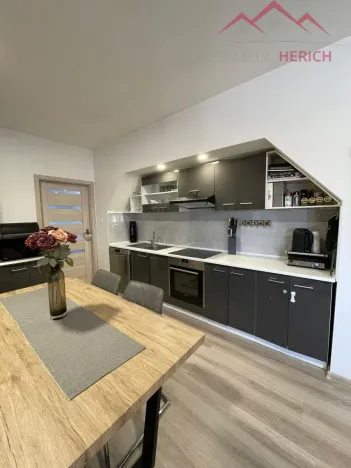 Pronájem bytu 3+kk, Chomutov, Ruská, 72 m2