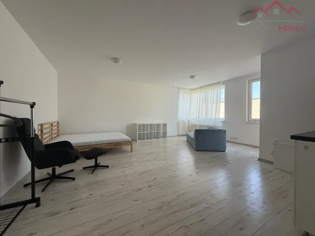 Pronájem bytu 1+kk, Chomutov, Žižkovo náměstí, 43 m2