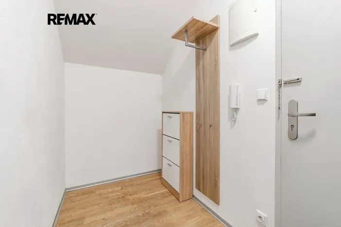 Pronájem bytu 1+kk, Praha - Dejvice, Velvarská, 44 m2