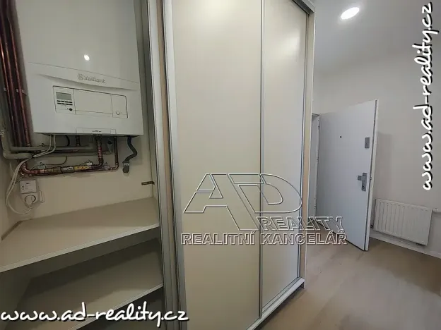 Pronájem bytu 2+kk, Praha - Vršovice, Oblouková, 41 m2