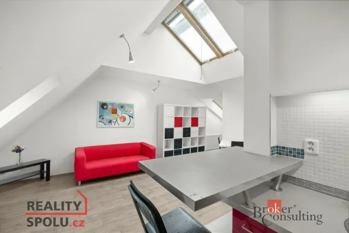 Pronájem bytu 1+kk, Praha - Vršovice, Bulharská, 58 m2