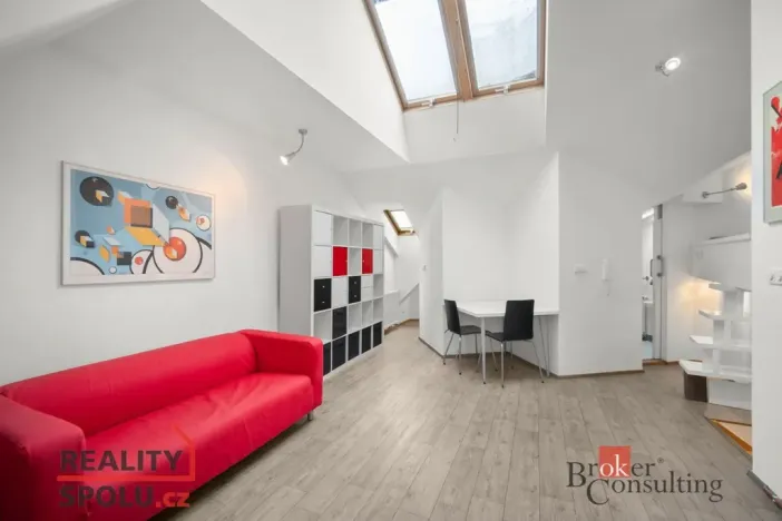 Pronájem bytu 1+kk, Praha - Vršovice, Bulharská, 58 m2