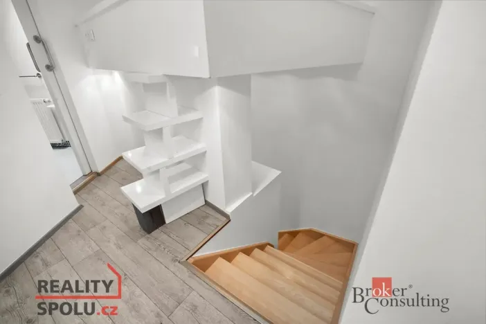Pronájem bytu 1+kk, Praha - Vršovice, Bulharská, 58 m2