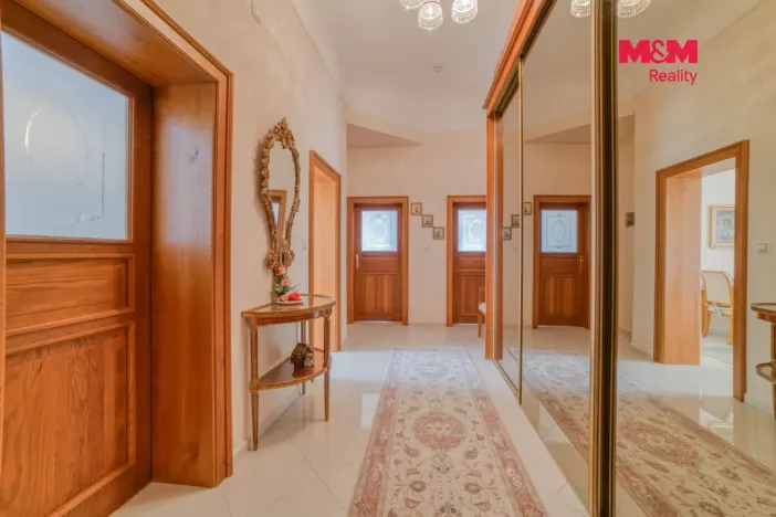 Prodej bytu 3+1, Mariánské Lázně - Úšovice, Anglická, 95 m2