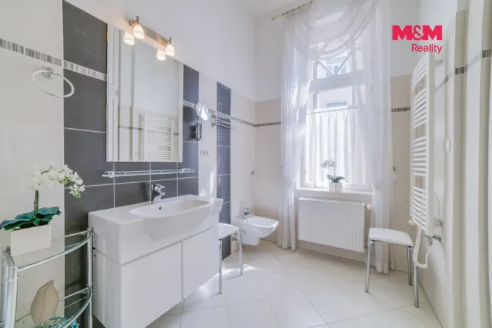 Prodej bytu 3+1, Mariánské Lázně - Úšovice, Anglická, 95 m2