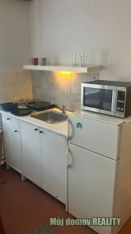 Pronájem bytu 1+kk, Praha - Dolní Chabry, Prunéřovská, 22 m2